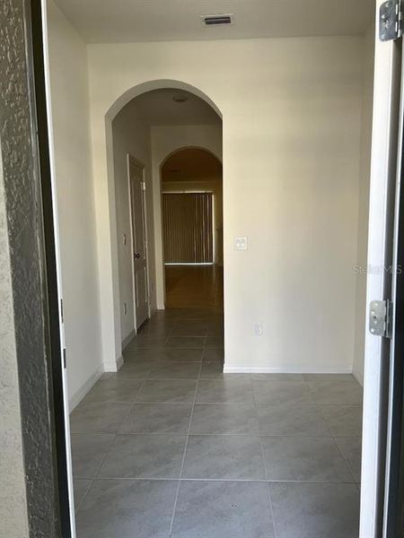 Spacious, unfurnished interior of a new home in Atria at Ridgewood Lakes, Davenport (Image 7).