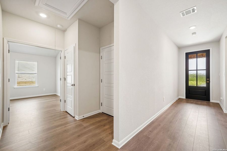 Spacious, unfurnished interior of a new home in Arcadia Ridge - Classic Series, San Antonio (Image 21).
