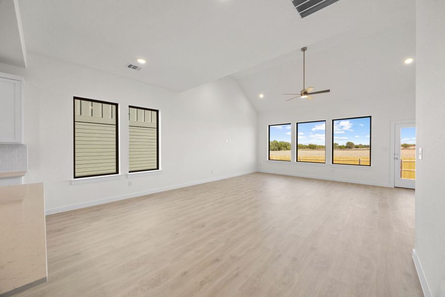 Spacious, unfurnished interior of a new home in Prairie Winds, Hutto (Image 22).