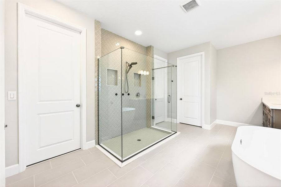 Furnished interior view inside a new home in , Oviedo (Image 26).