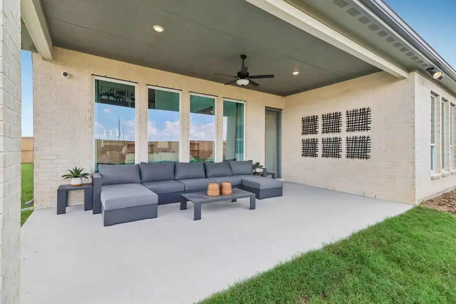 Representative exterior details of a home built from the Sullivan by Taylor Morrison in Ryehill, Rosenberg (Image 3).