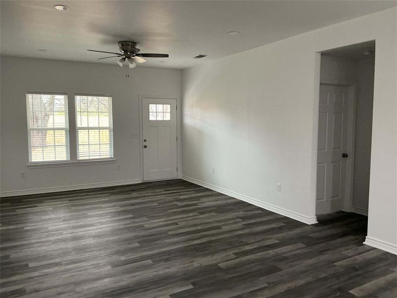 Spacious, unfurnished interior of a new home in , Denison (Image 8).