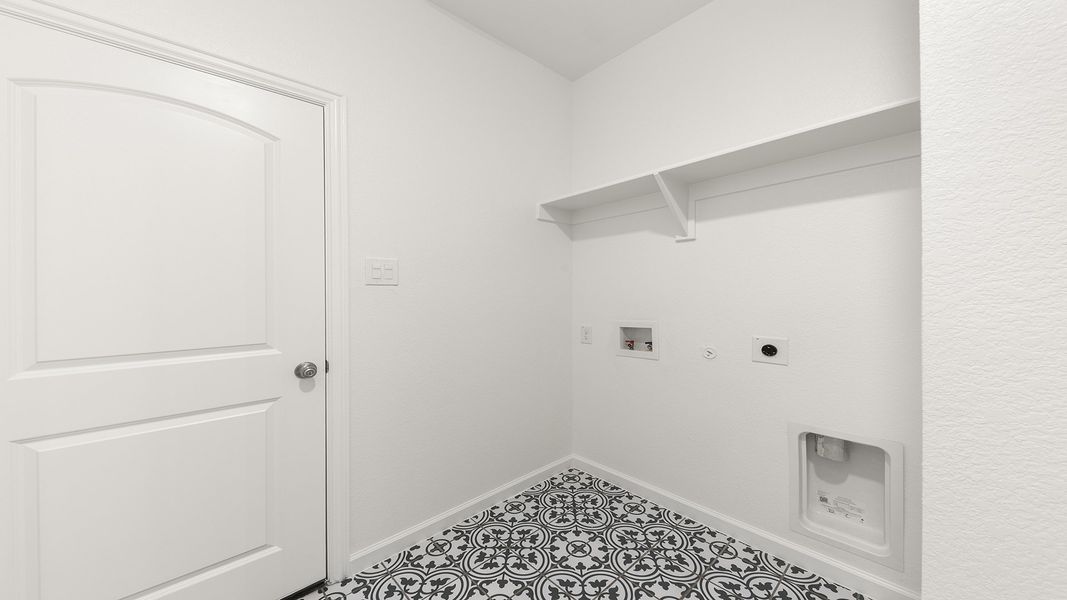 Spacious, unfurnished interior of a new home in Waterscape, Royse City (Image 27).