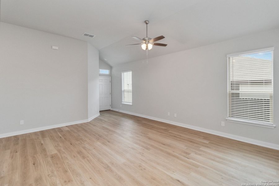 Spacious, unfurnished interior of a new home in , San Antonio (Image 15).