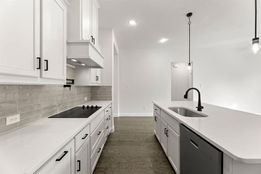 4438 Verbena-Kitchen-3