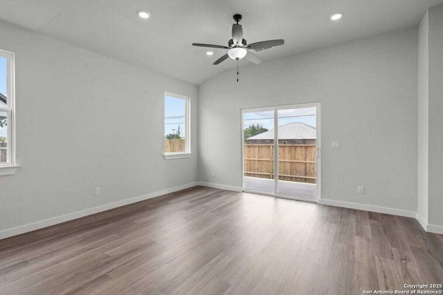 Spacious, unfurnished interior of a new home in August Fields, New Braunfels (Image 29).