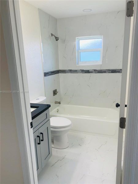 Furnished interior view inside a new home in , Lake Placid (Image 7).