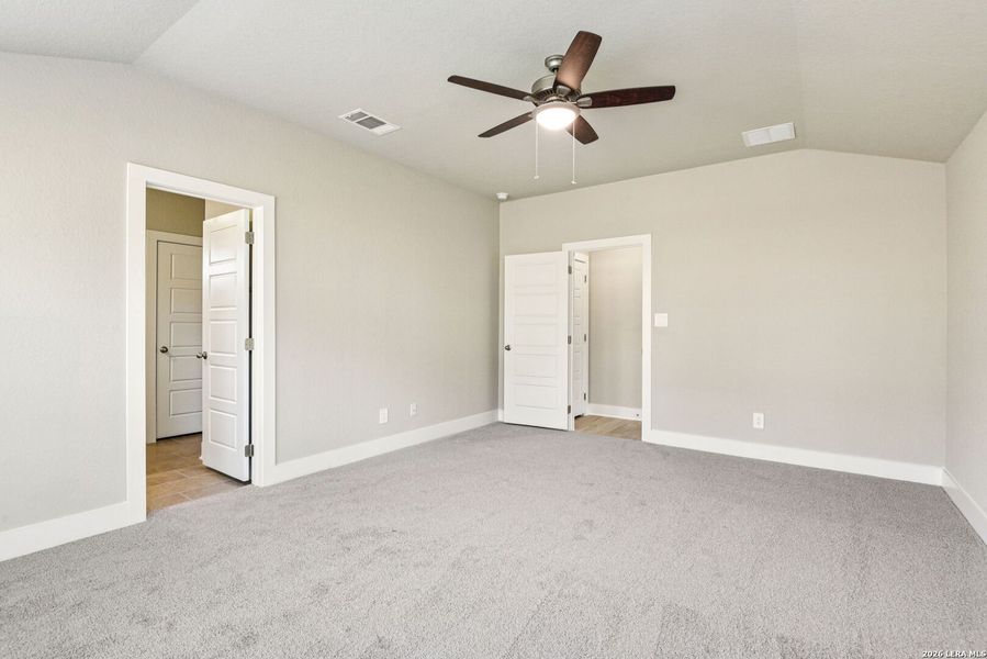 Spacious, unfurnished interior of a new home in Lark Canyon, New Braunfels (Image 40).