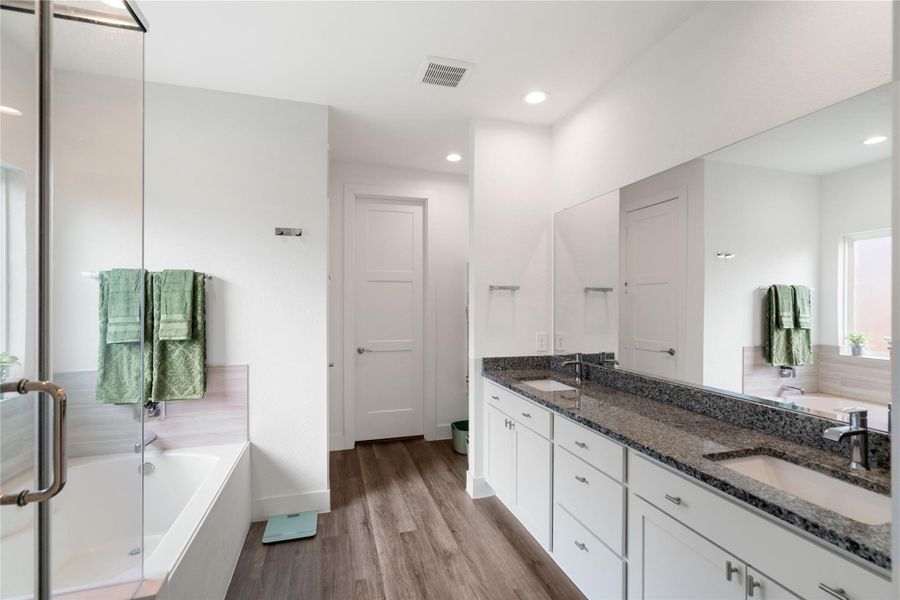 Furnished interior view inside a new home in Fosters Ridge 60's, Conroe (Image 11). Furnished interior view inside a new home in Fosters Ridge 60's, Conroe (Image 11).