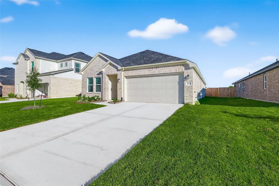 Front exterior of a new home in Rollingbrook Estates, Baytown, TX, highlighting curb appeal (Image 21).