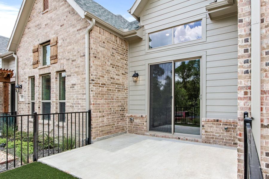 Exterior details and patio area of a home in Cottonwood Creek, Rowlett (Image 4).