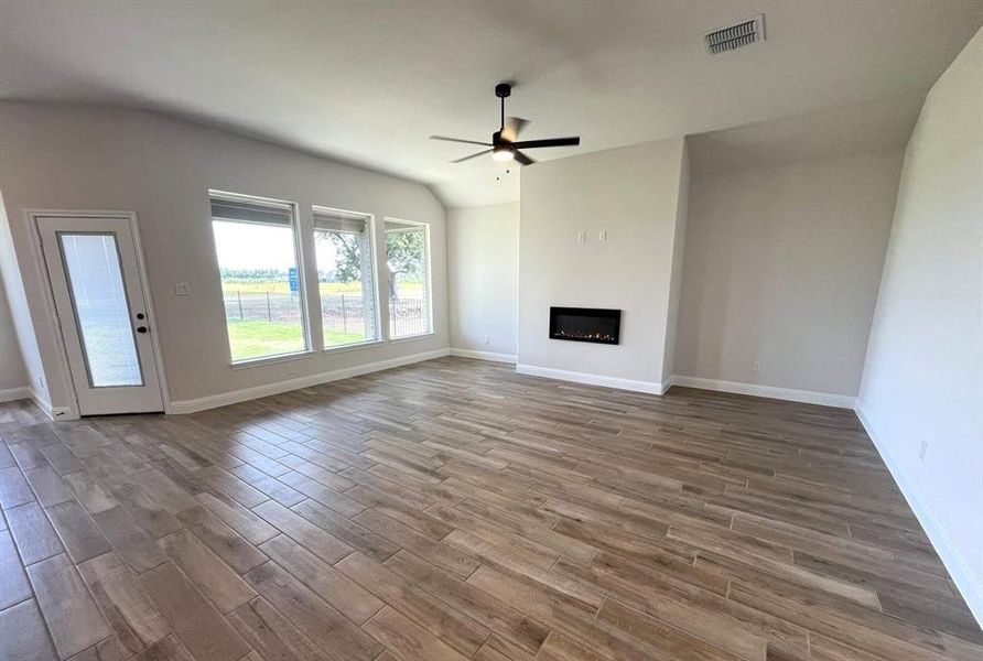 Spacious, unfurnished interior of a new home in Abe’s Landing, Granbury (Image 7). Spacious, unfurnished interior of a new home in Abe’s Landing, Granbury (Image 7).
