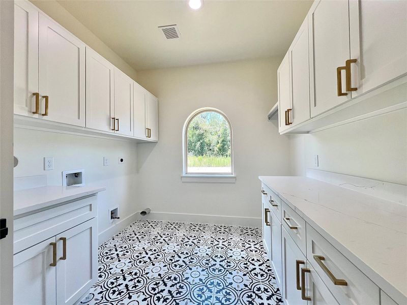 Furnished interior view inside a new home in , Dayton (Image 12).