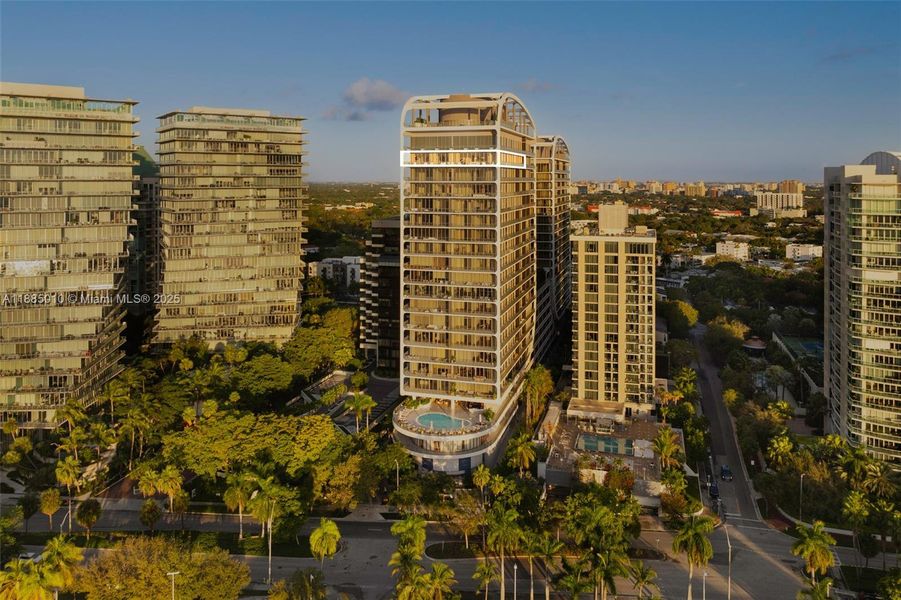 Condo located in Miami, FL showcasing its design and architecture (Image 3).