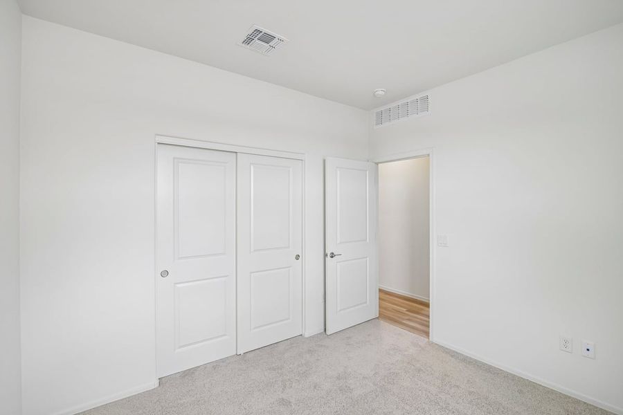 Spacious, unfurnished interior of a new home in Mirador Ridge Blossom, Tucson (Image 27).
