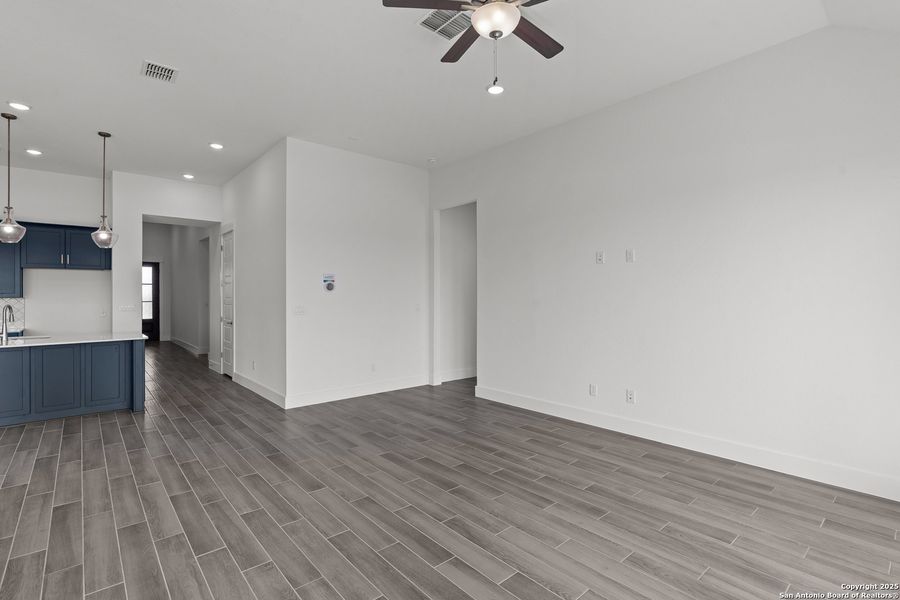 Spacious, unfurnished interior of a new home in Corley Farms, Boerne (Image 13).