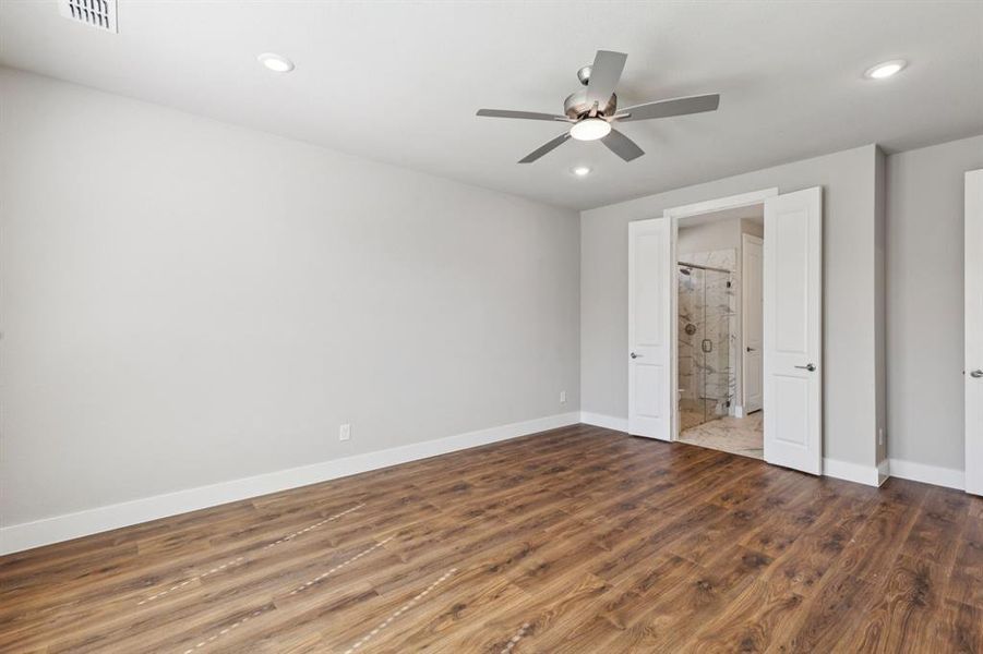 Spacious, unfurnished interior of a new home in Painted Tree Woodland West, McKinney (Image 25).