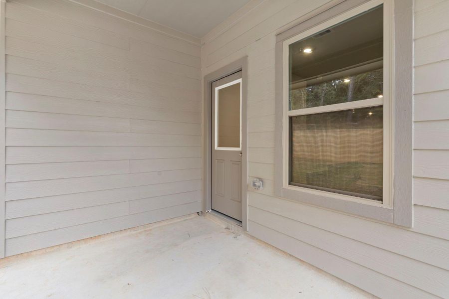 Exterior details and patio area of a home in Westridge Cove 40', Panorama Village (Image 22).