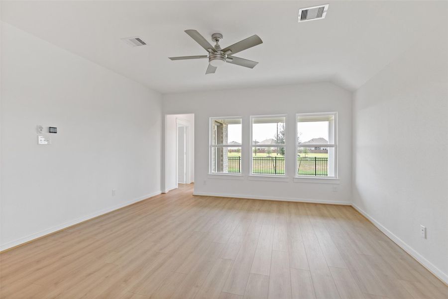 Spacious, unfurnished interior of a new home in Sunterra, Katy (Image 11). Spacious, unfurnished interior of a new home in Sunterra, Katy (Image 11).