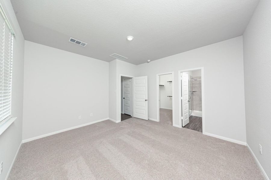 Spacious, unfurnished interior of a new home in Wayside Village, Houston (Image 19).