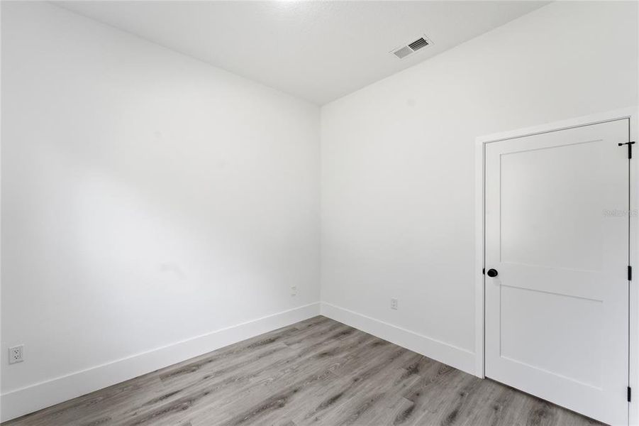 Spacious, unfurnished interior of a new home in , Dunnellon (Image 23).
