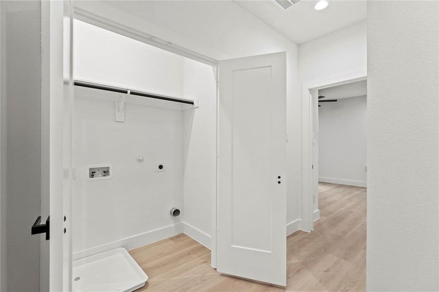 Spacious, unfurnished interior of a new home in , Dallas (Image 9).