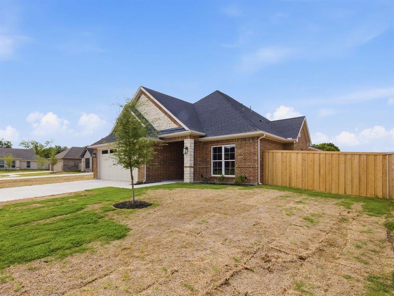 Exterior details and patio area of a home in , Grand Prairie (Image 16).