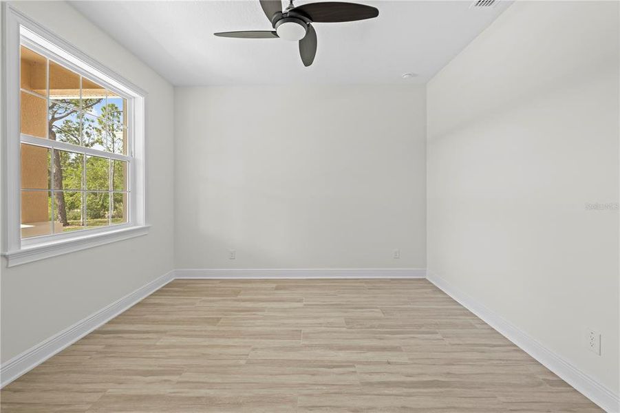 Spacious, unfurnished interior of a new home in , Weeki Wachee (Image 20).