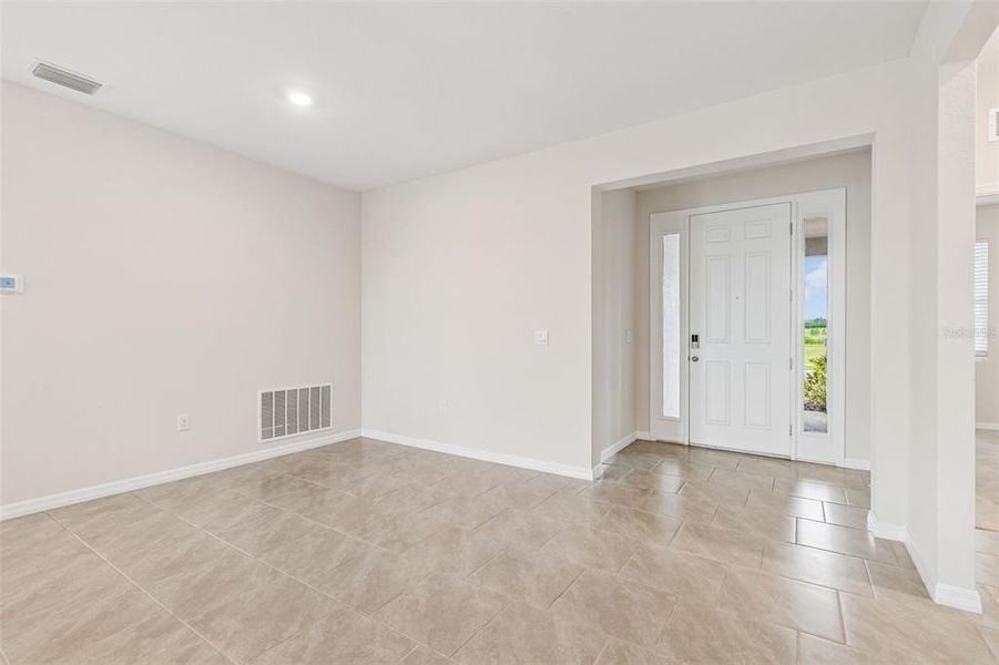 Spacious, unfurnished interior of a new home in Mirada, San Antonio (Image 13).