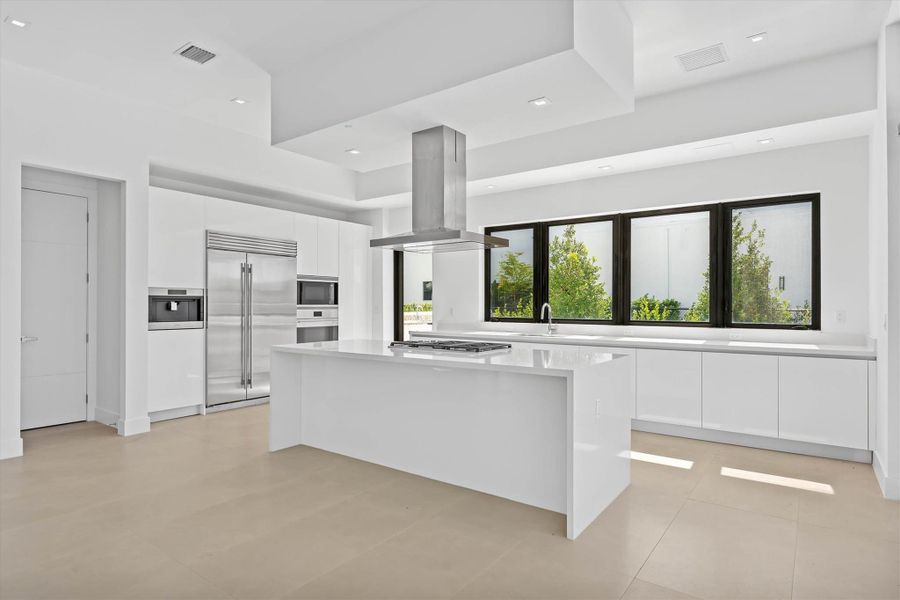 Spacious, unfurnished interior of a new home in , Weston (Image 81).