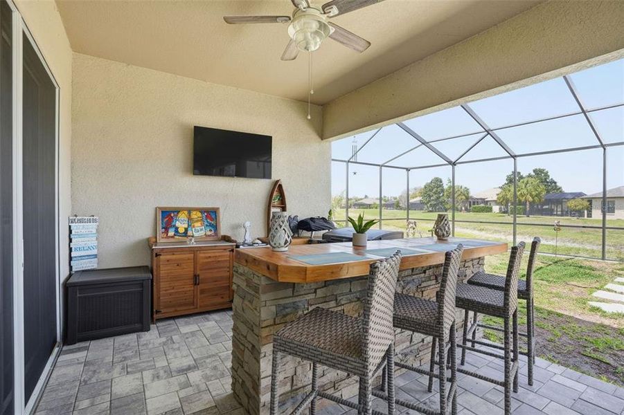 Exterior details and patio area of a home in , Weeki Wachee (Image 25).