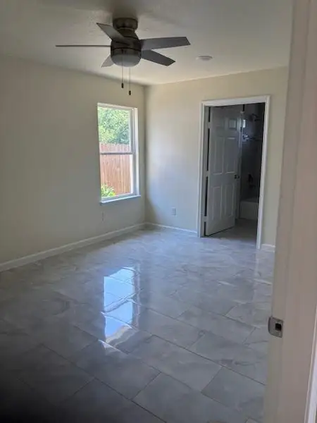Spacious, unfurnished interior of a new home in , Itasca (Image 6).