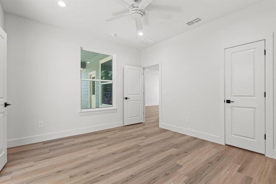 Spacious, unfurnished interior of a new home in , Denison (Image 24).