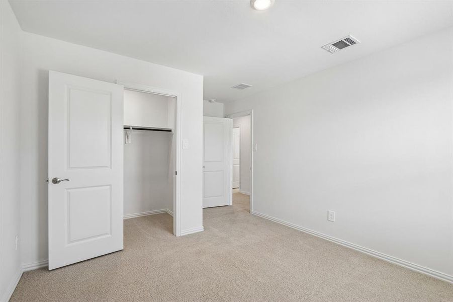 Spacious, unfurnished interior of a new home in Oak Ridge Park, Corinth (Image 23).