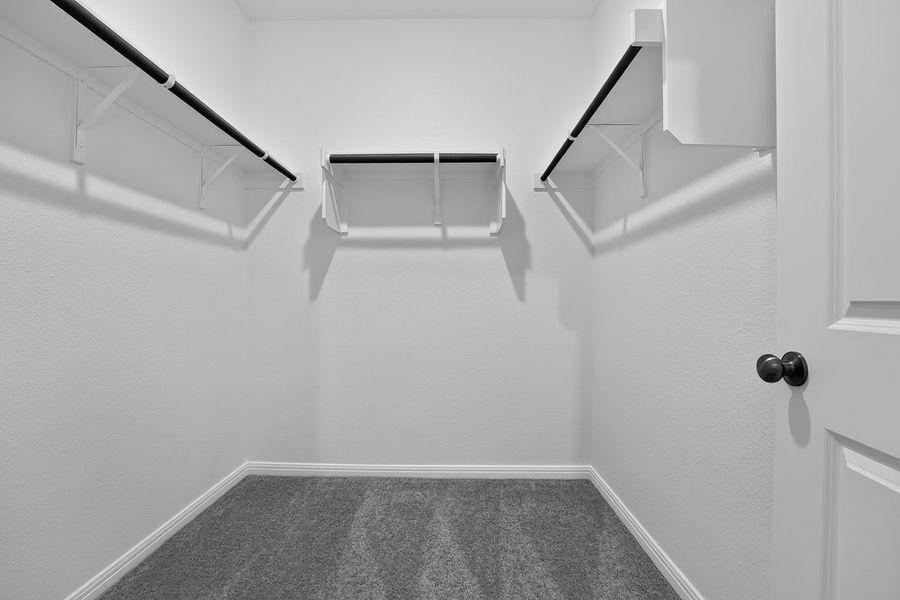 Spacious, unfurnished interior of a new home in Sunfield, Buda (Image 15).