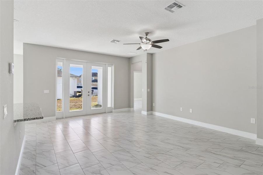 Spacious, unfurnished interior of a new home in , Kissimmee (Image 10).