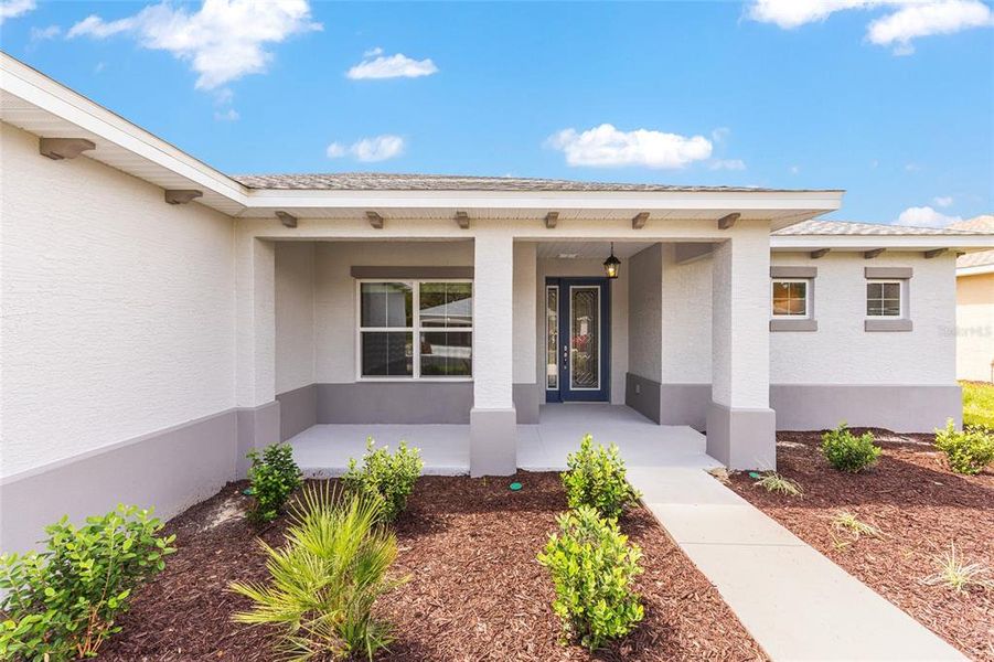 Exterior details and patio area of a home in , Ocala (Image 1).