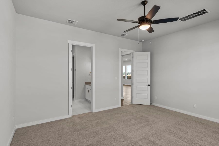 Spacious, unfurnished interior of a new home in Lariat, Liberty Hill (Image 33).