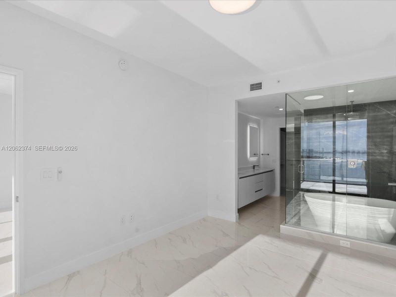 Spacious, unfurnished interior of a new home in , Miami (Image 22).