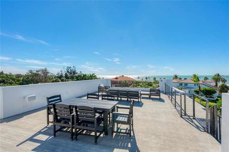 Exterior details and patio area of a home in , Longboat Key (Image 4).