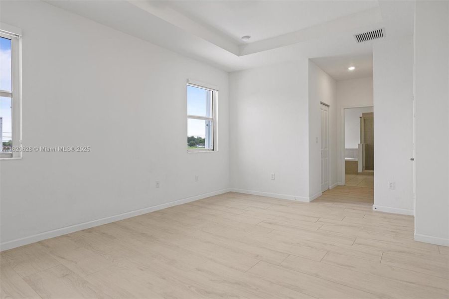 Spacious, unfurnished interior of a new home in , Miami (Image 19).