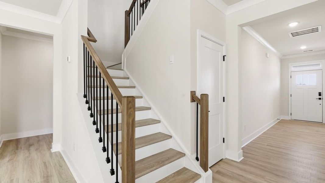 Spacious, unfurnished interior of a new home in Seven Oaks, Greenwood (Image 26).
