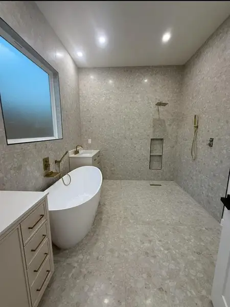 Furnished interior view inside a new home in , Dallas (Image 4).