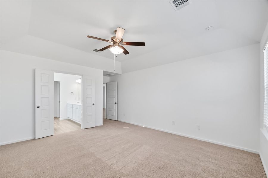 Spacious, unfurnished interior of a new home in Rollingbrook Estates, Baytown (Image 26). Spacious, unfurnished interior of a new home in Rollingbrook Estates, Baytown (Image 26).