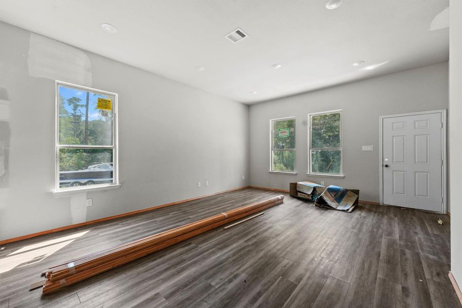 Spacious, unfurnished interior of a new home in , Montgomery (Image 12).