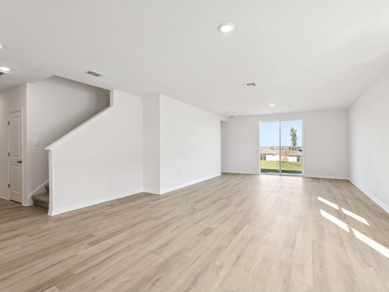 Spacious, unfurnished interior of a new home in The Grove at Stuart Crossing - Classic Series, Bartow (Image 11).