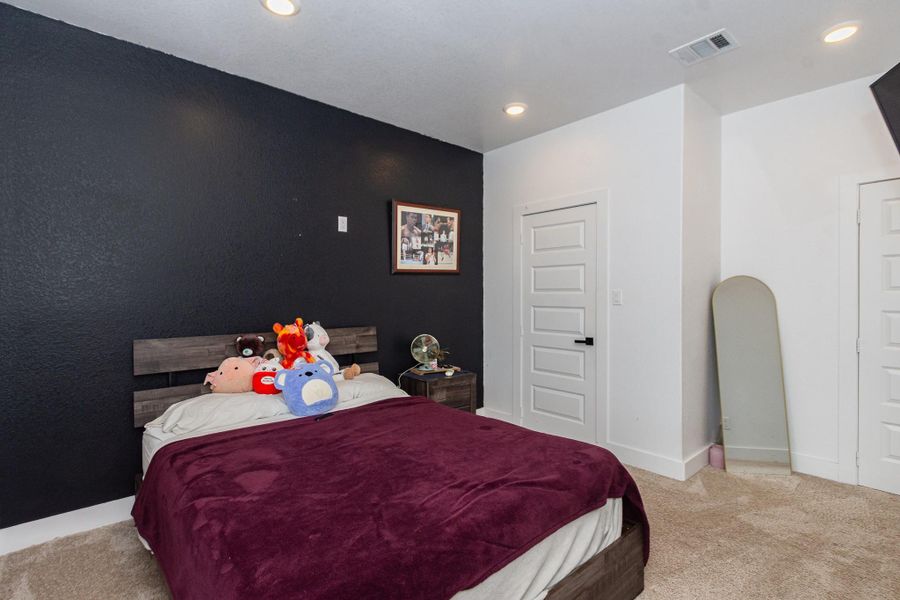 Furnished interior view inside a new home in , Livingston (Image 34).