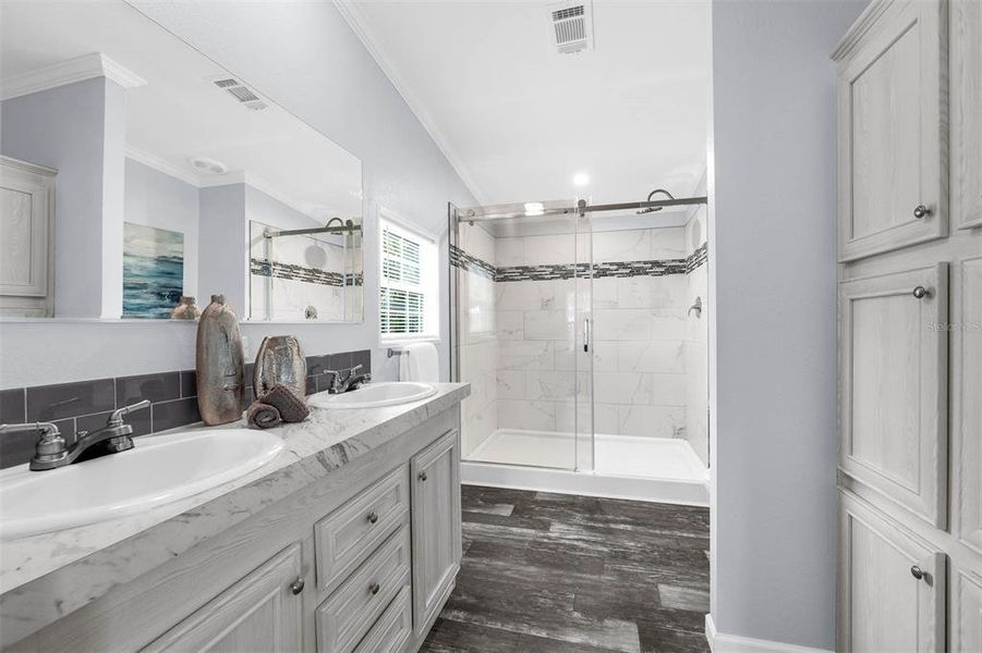 Furnished interior view inside a new home in , Orlando (Image 12).