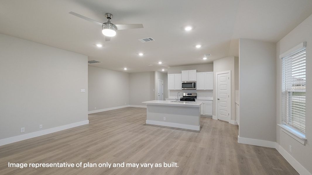 Representative unfurnished interior of a home built from the The Lakeway by D.R. Horton in Veranda, San Antonio (Image 11).