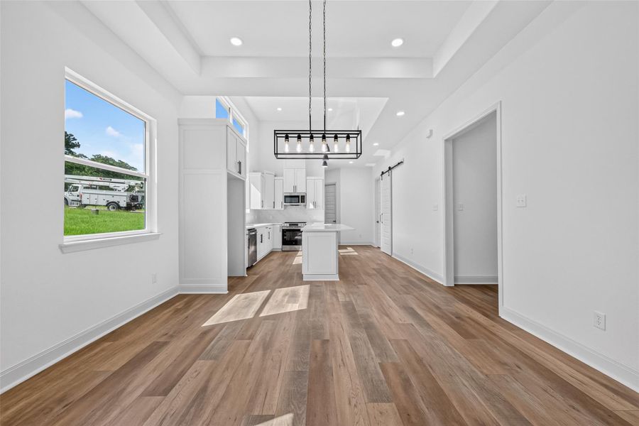 Spacious, unfurnished interior of a new home in , Huntsville (Image 26).
